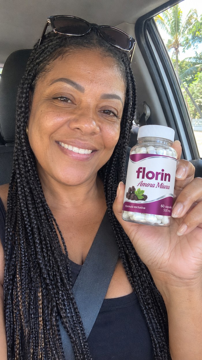 Cliente segurando o pote de Florin no carro
